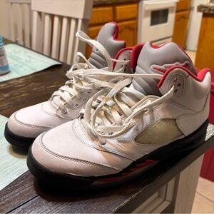 Retro Jordan 5 Men’s / Big Kids Size 7 - Please see pics for condition, see heel